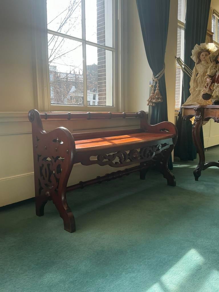 Massief houten vintage bankje met houtsnijwerk, Ophalen
