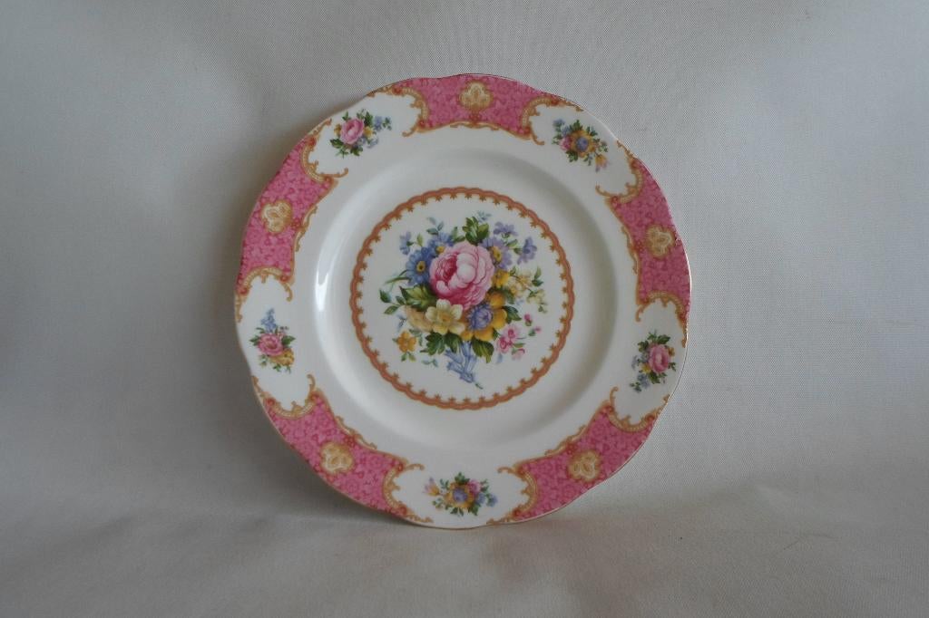 Royal Albert Lady Carlyle Bord, Ophalen of Verzenden, Zo goed als nieuw, Porselein, Bord of Schaal