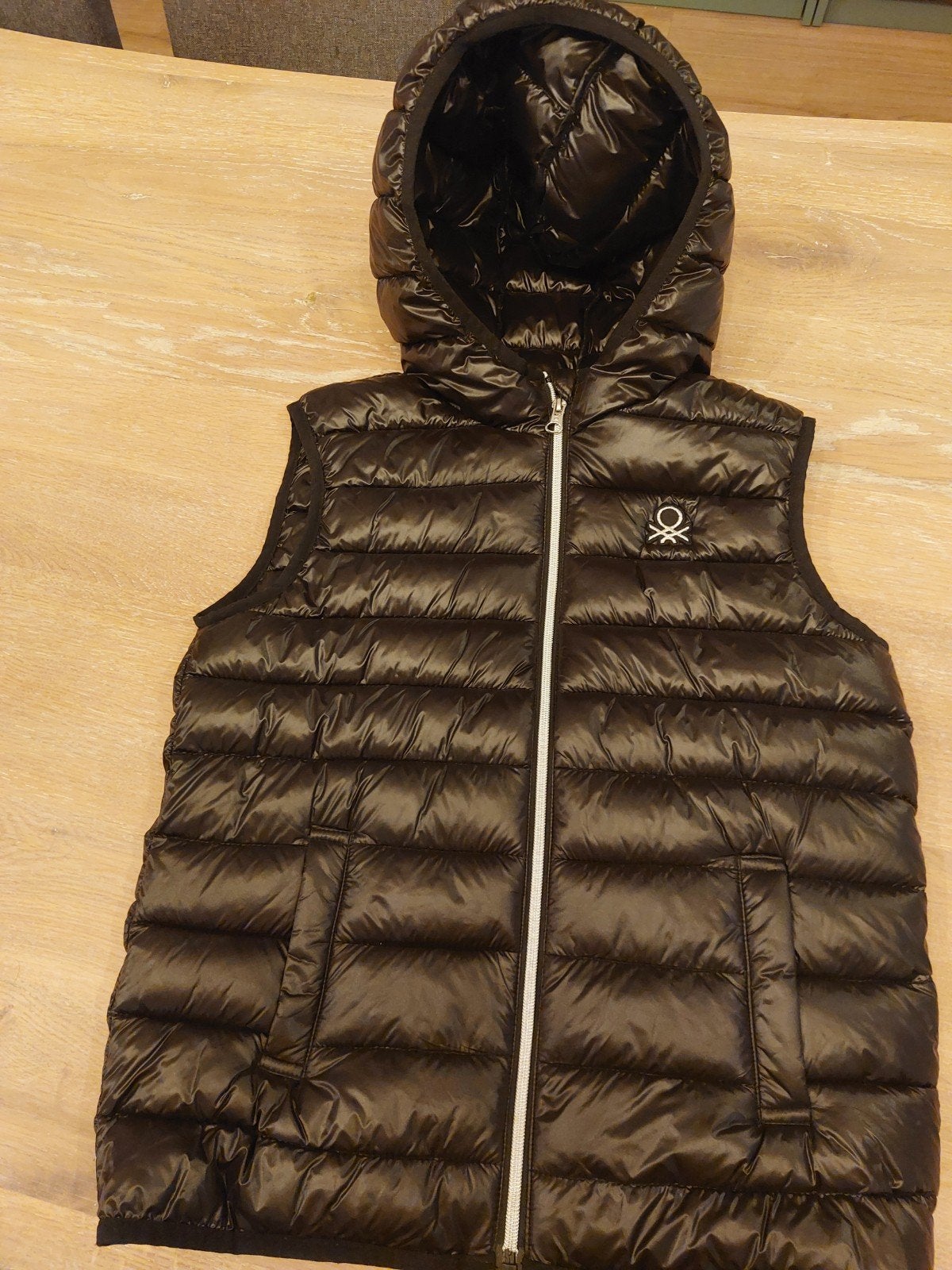 Benetton Bodywarmer Zwart -  (10-11 jaar) maat 148, Ophalen of Verzenden, Zo goed als nieuw, United Colors of Benetton, Jongen of Meisje