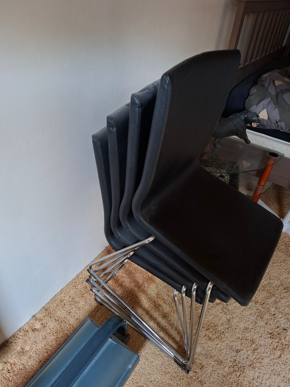 4 zwarte stoelen met aluminium poot, Huis en Inrichting, Ophalen