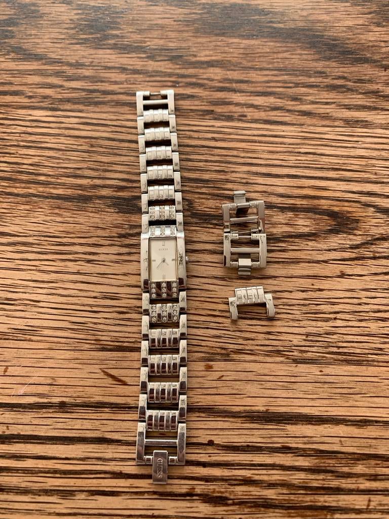 Stijlvol Guess dameshorloge met strass steentjes, Ophalen of Verzenden, Gebruikt, Staal, Met strass