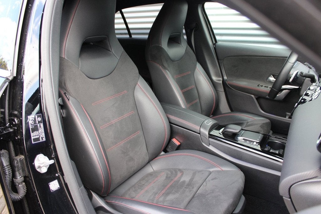 Mercedes-Benz A-klasse 180 | AMG | Memory seat | Camera | Mu, Auto's, Mercedes-Benz, 136 pk, Gebruikt, 4 cilinders, Zwart