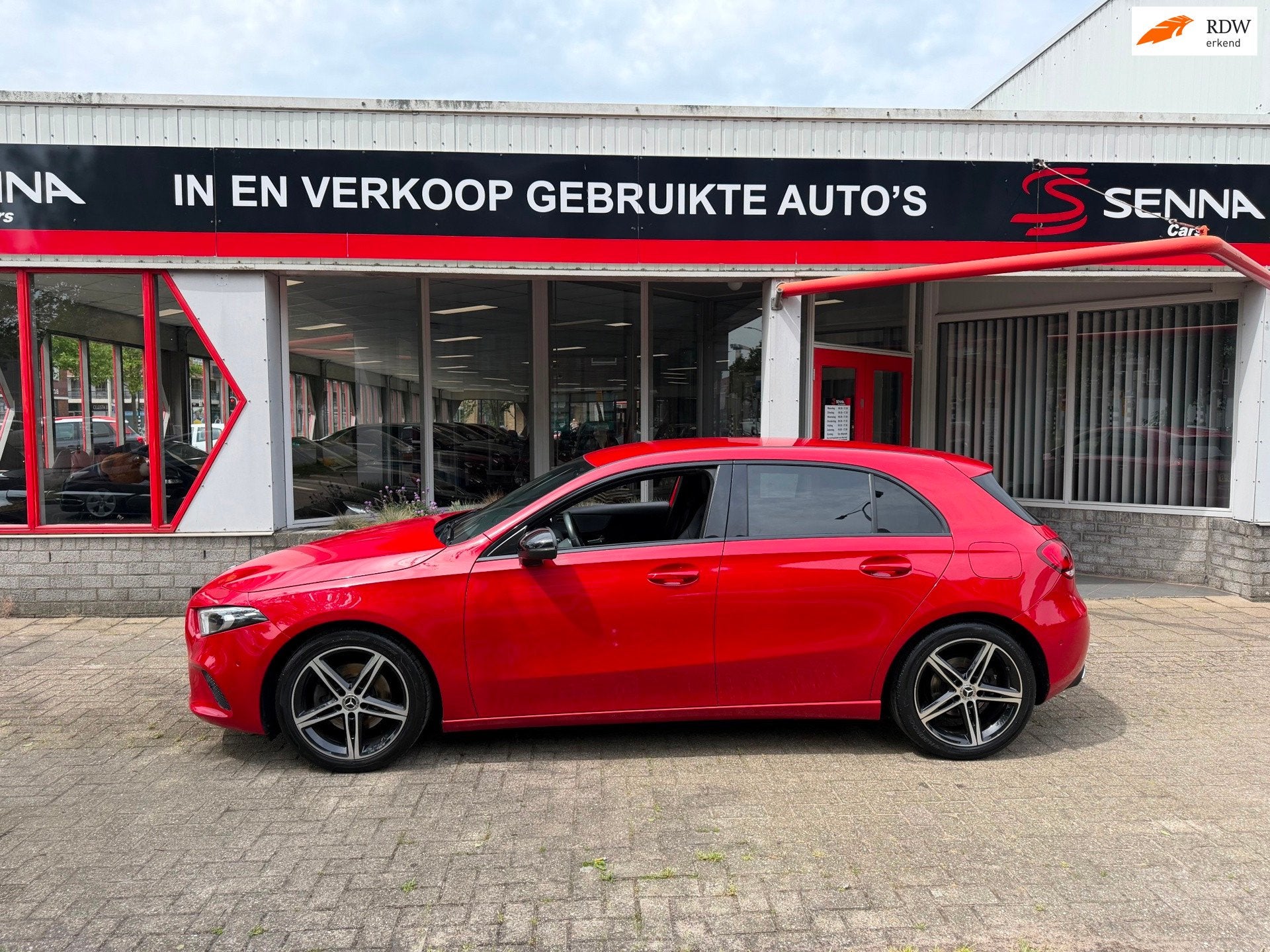 Mercedes-Benz A-klasse 200 - Widescreen - Sfeerverl - Night, Voorwielaandrijving, Gebruikt, 4 cilinders, Leder en Stof