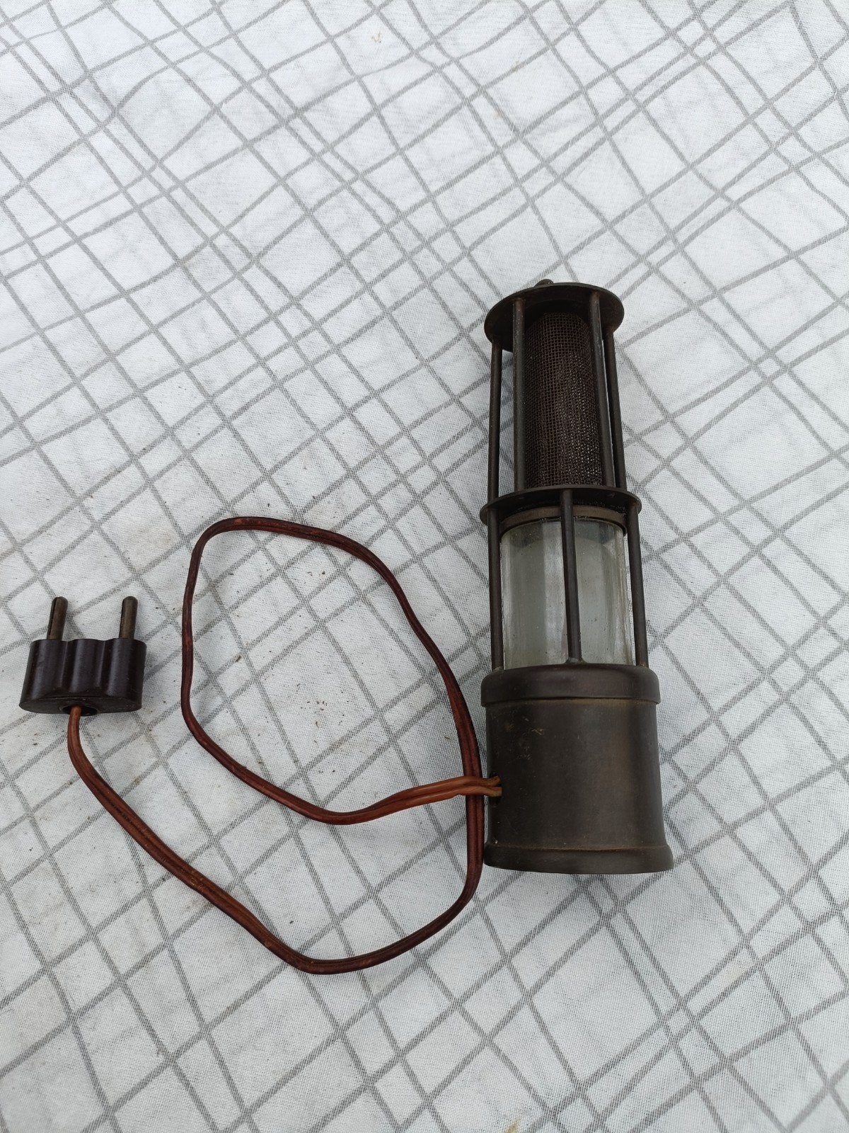 Mijnwerkers lampje op 230v, Ophalen