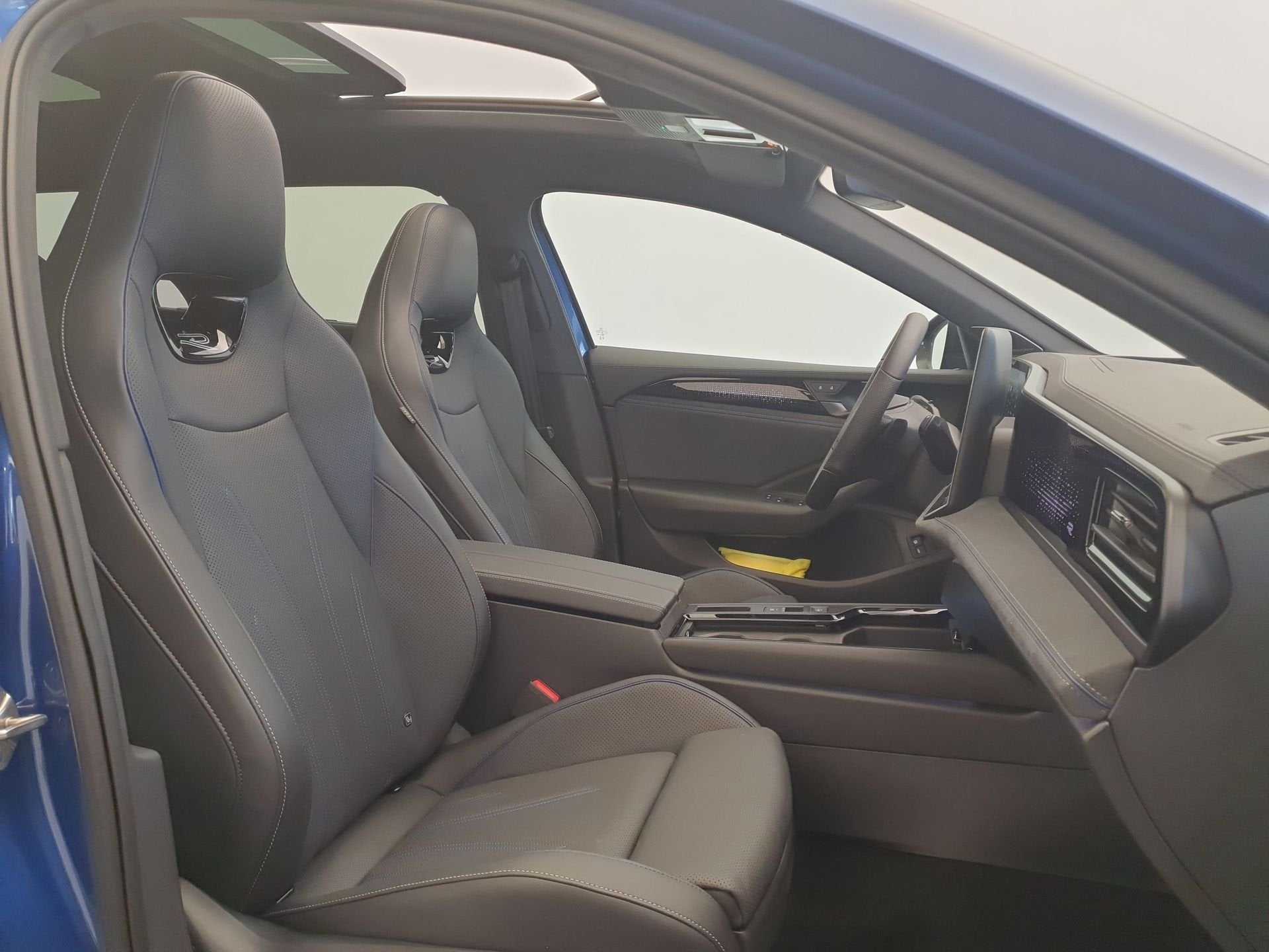 Volkswagen Passat Variant 1.5 eHybrid 272pk R-Line Edition P, 12 maanden, Zwart, Blauw, Leder