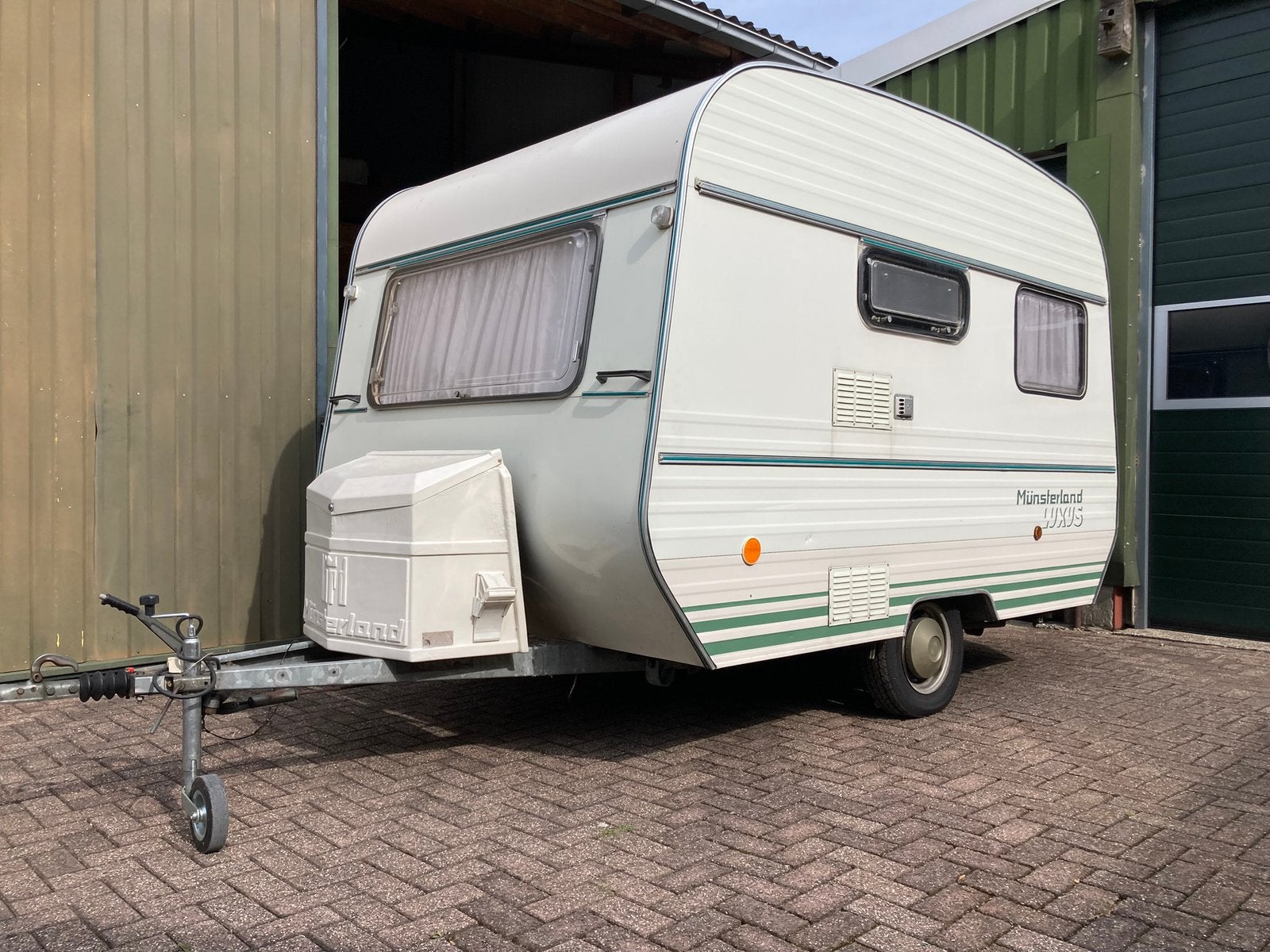 Caravan Münsterland Luxus 420 LQ uit 1979, Caravans en Kamperen, Vast bed, Koelkast, Treinzit, Particulier