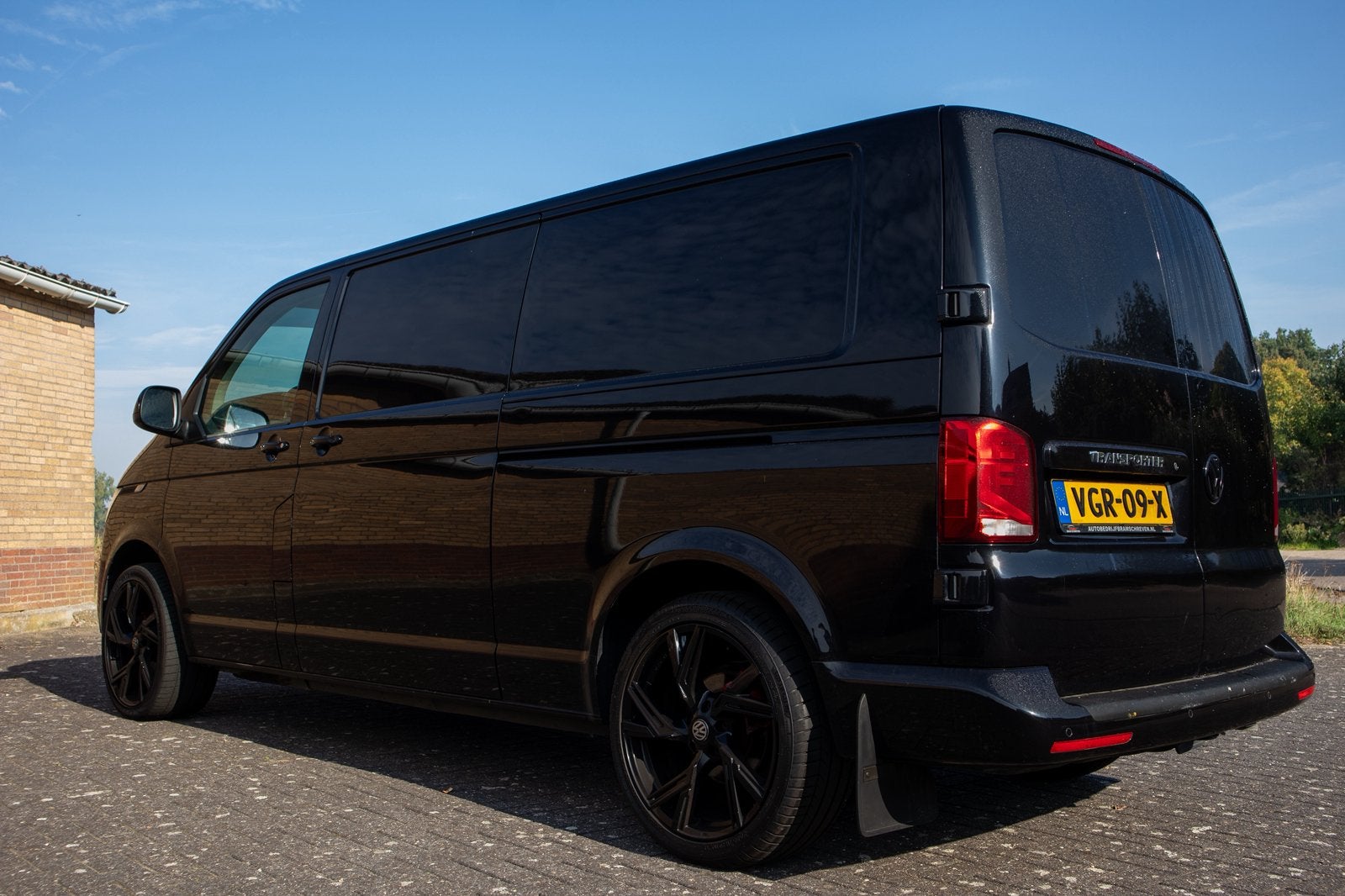 Foto 7 van VW Transporter T6.1 L2H1 DSG Koppejan styling