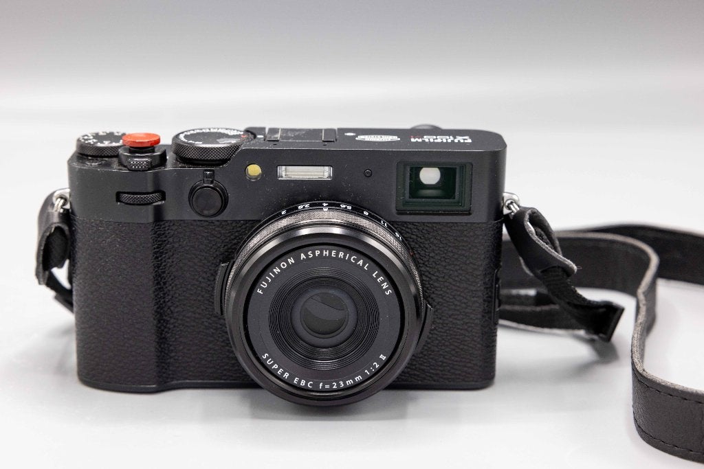 Fujifilm X100VI zwart met extra toebehoren, Ophalen, Zo goed als nieuw, Fujifilm, Systeemcamera