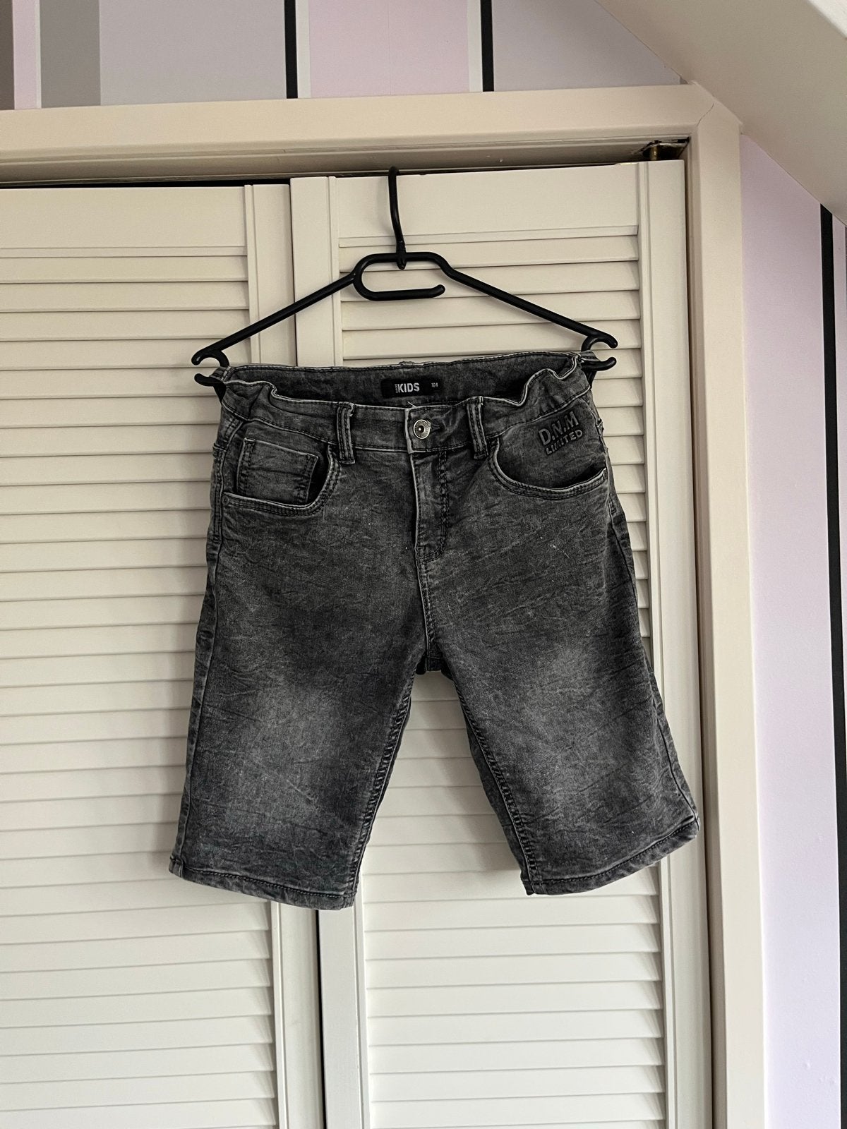 Stoere grijze denim korte broek voor jongens, Ophalen of Verzenden, Gebruikt, Jongen, Broek