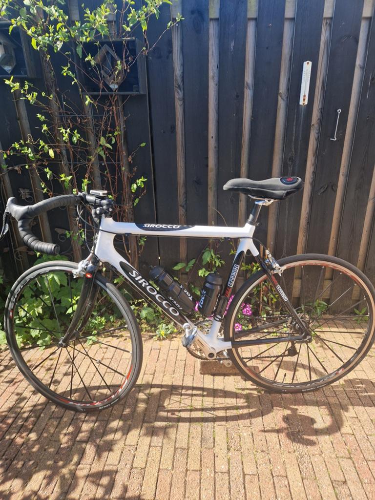 Racefiets - FULL CARBON, Fietsen en Brommers, Fietsen | Racefietsen, Overige merken, Velgrem, Ophalen of Verzenden, Zo goed als nieuw