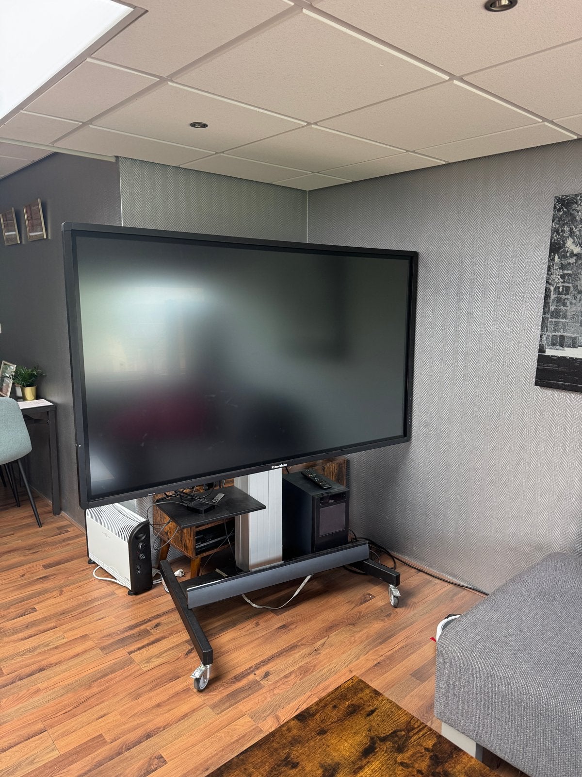 75” 4k Touchscreen + Verrijdbare Elektrische Lift, Gebruikt, 50 Hz, 100 cm of meer, Ophalen