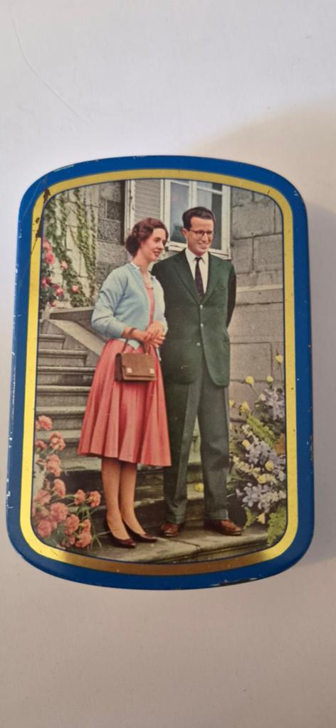 Vintage Rizla sigarettenpapier blikje met koninklijk paar, Verzamelen, Ophalen of Verzenden, Gebruikt, Overige, Overige merken