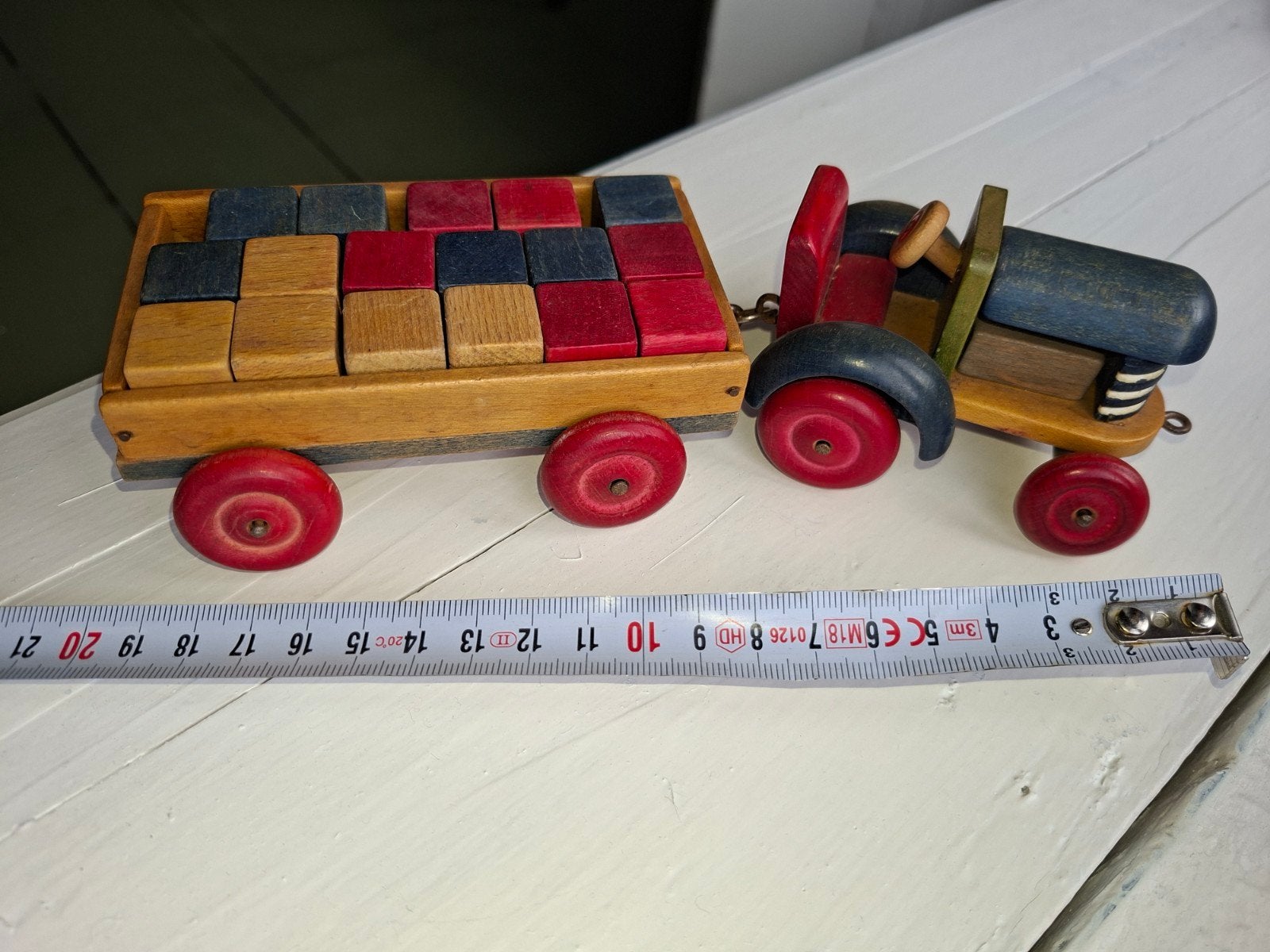 Vintage houten tractor met aanhanger en blokken, Ophalen of Verzenden, Gebruikt, Duw- of Trekspeelgoed