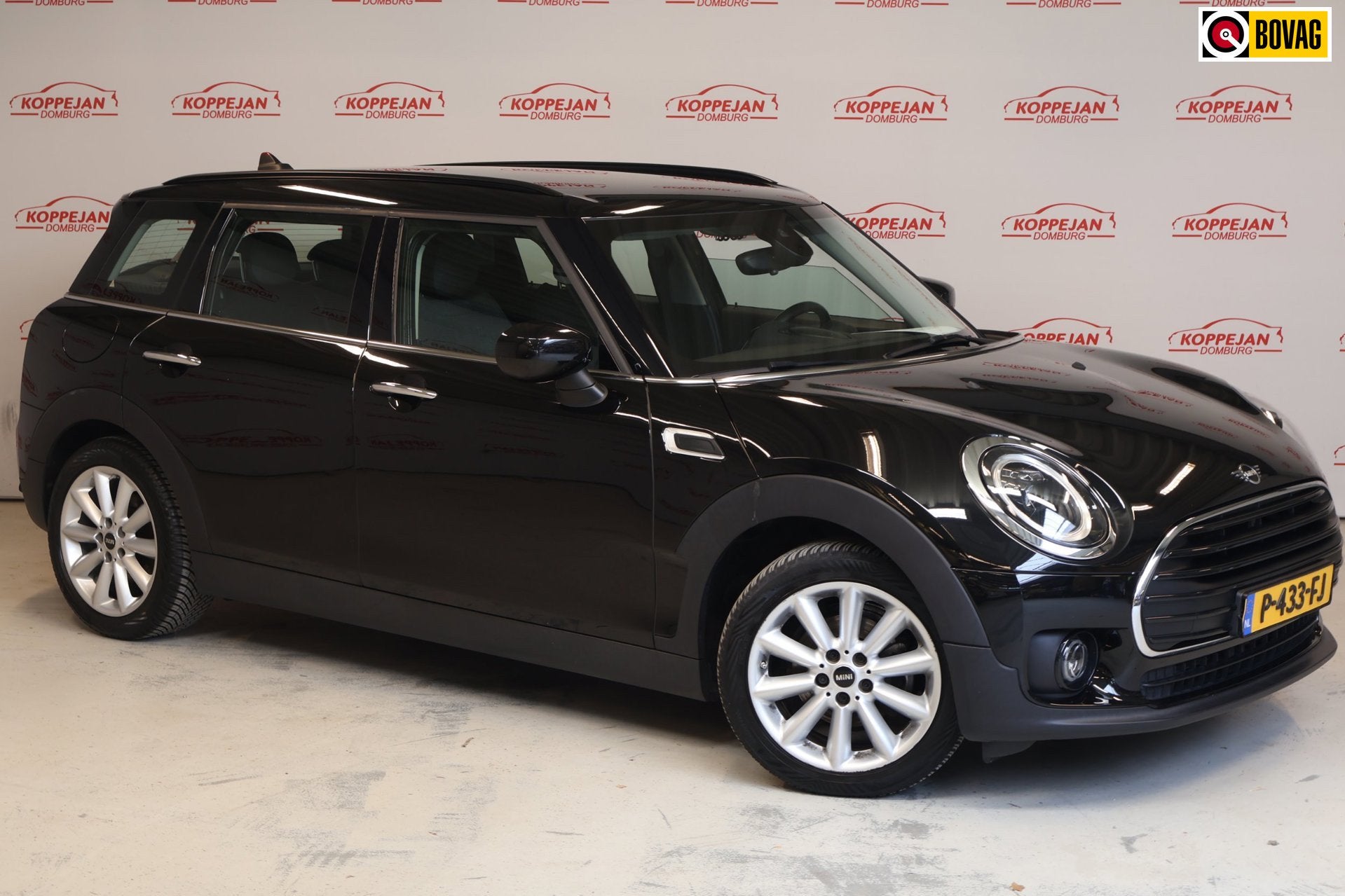 Mini Clubman 1.5 One Business Edition NL auto, LED, union ja, Gebruikt, 715 kg, Leder en Stof, Zwart