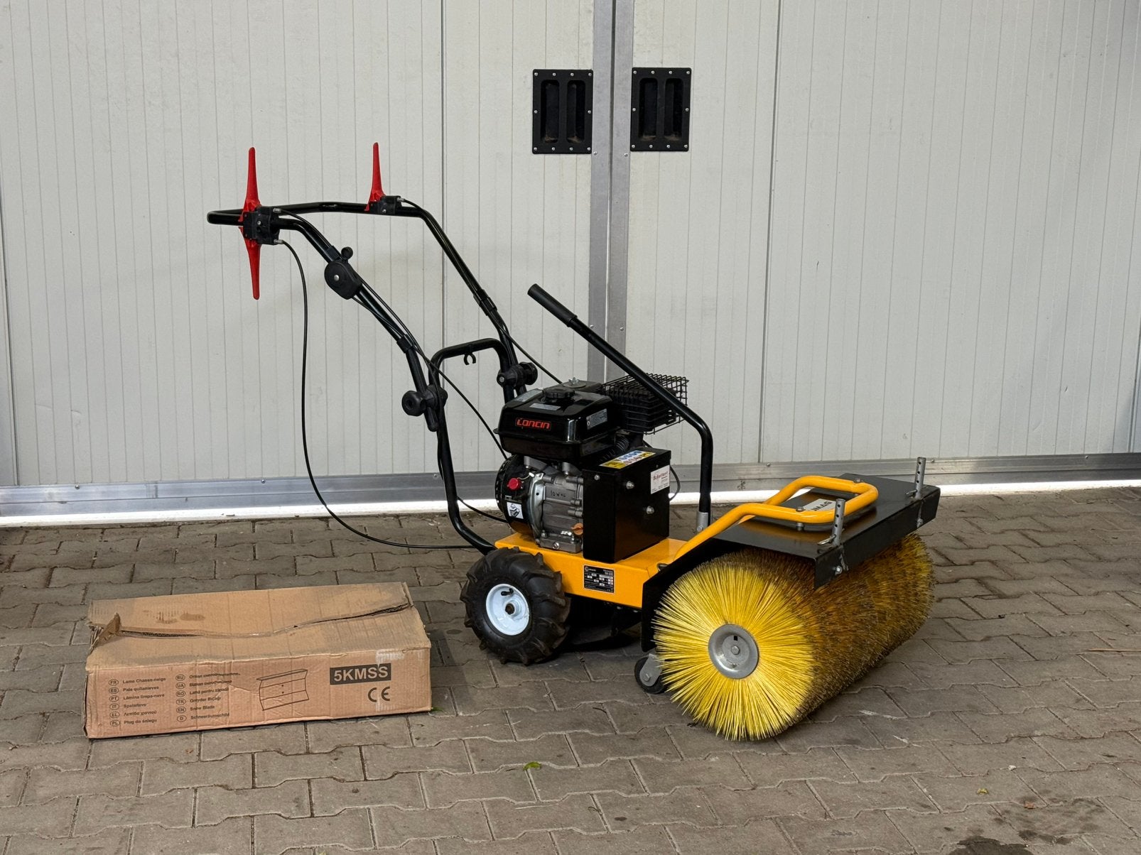 Lumag KM-600 veegmachine Zo goed als nieuw!, Ophalen, Zo goed als nieuw