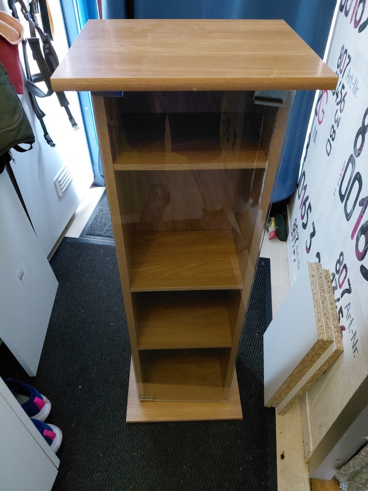 DVD / CD kast met glazen deur, Huis en Inrichting, Woonaccessoires | Cd- en Dvd-rekken, Gebruikt, 75 tot 150 discs, Ophalen of Verzenden