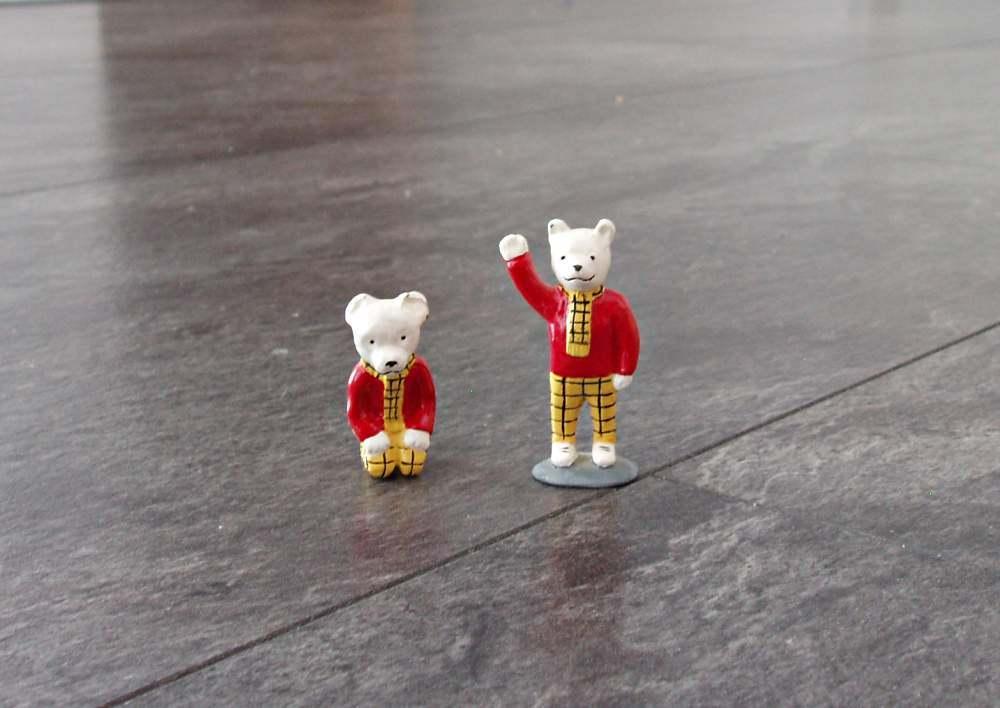 2 Metalen Rupert Bear beeldjes - Bruintje Beer, Verzamelen, Verzenden, Zo goed als nieuw, Overige typen