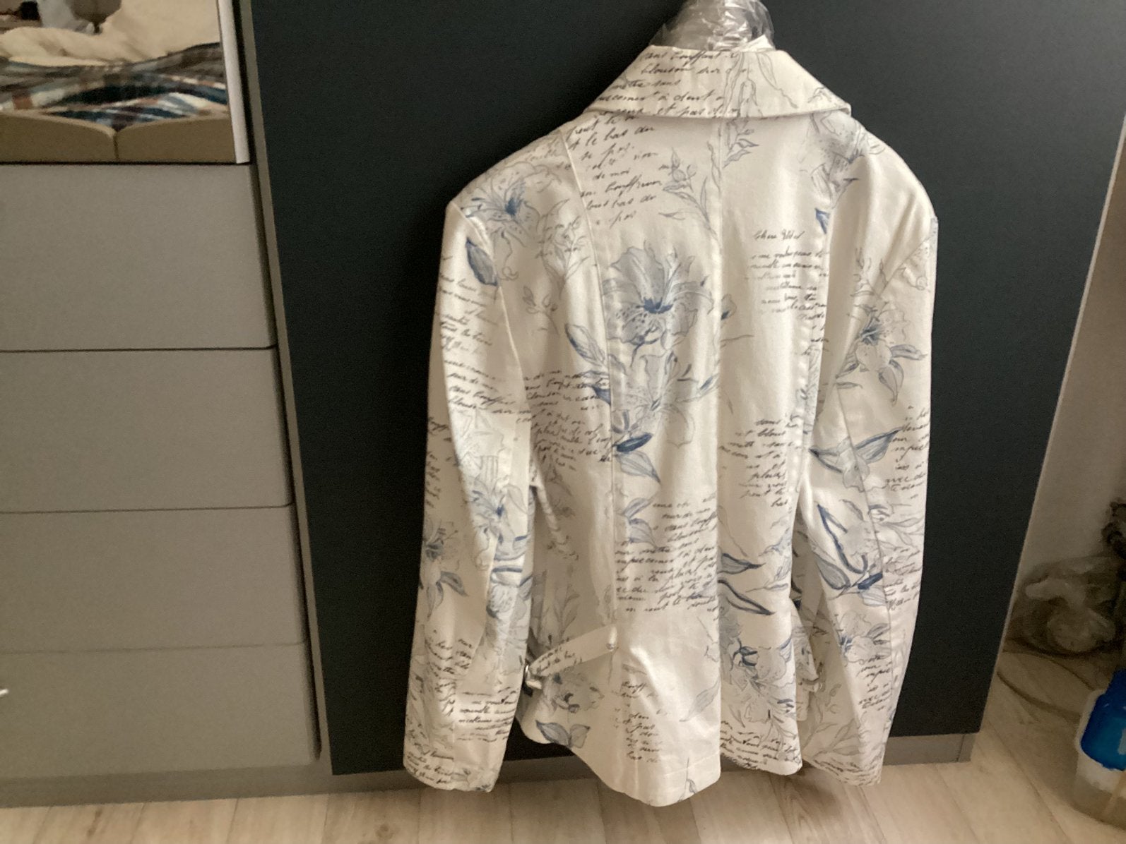 Dun wit dames jasje, Ophalen, Gedragen, Maat 42/44 (L), Wit