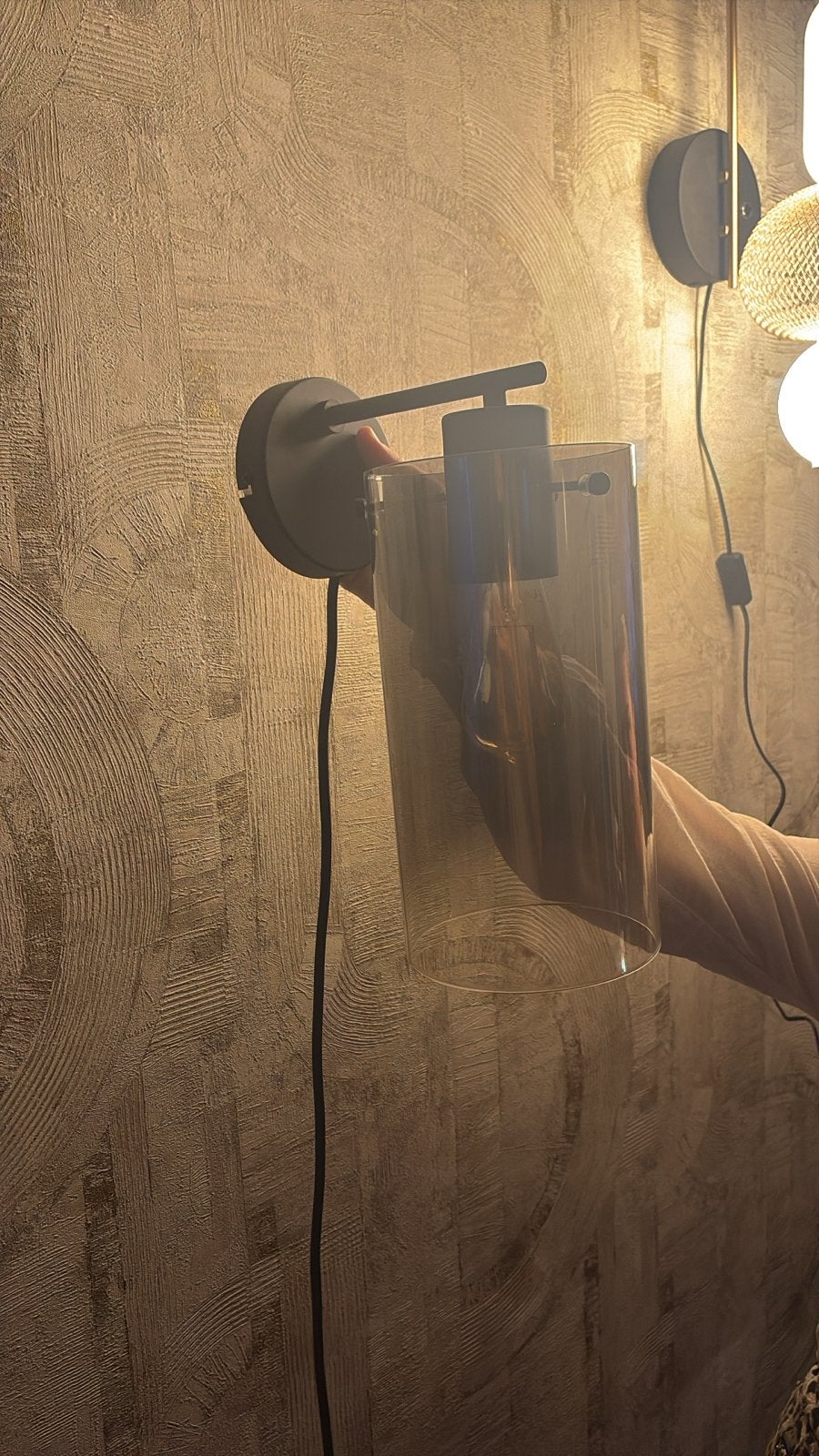 Moderne wandlamp met glazen cilinder - Zwart/Smoke, Met snoer/stekker, Zwart, Zo goed als nieuw, Overige merken