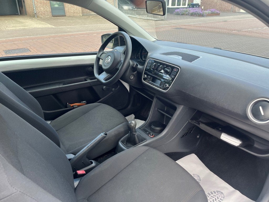 Volkswagen UP 1.0 TAKE UP! BLUEM. / AIRCO / RADIO-CD / STUUR, Voorwielaandrijving, Gebruikt, 840 kg, Wit