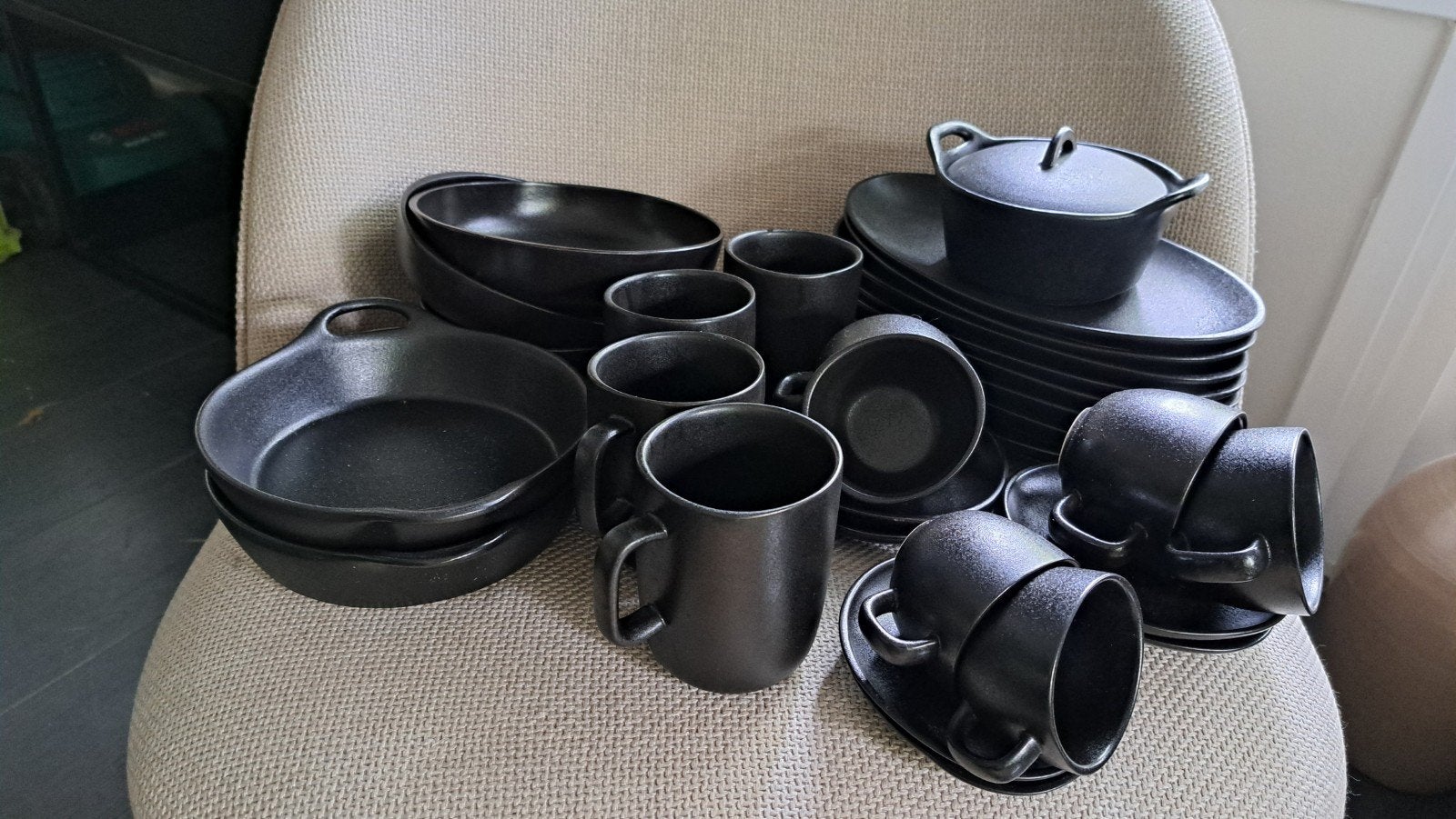 Zwart magna servies, Huis en Inrichting, Keuken | Servies, Ophalen of Verzenden, Zo goed als nieuw, Overige stijlen, Kop(pen) en/of Schotel(s)