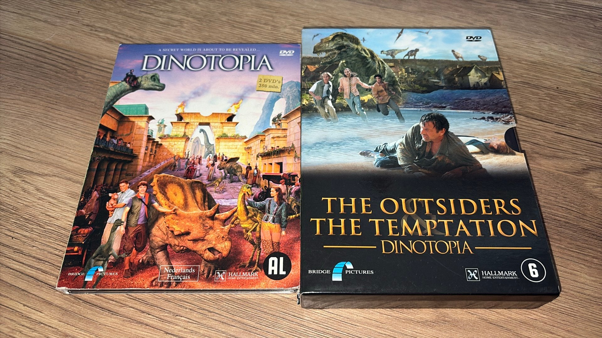 Miniserie Dinotopia en The Outsiders en The Temptation., Vanaf 16 jaar, Ophalen of Verzenden, Zo goed als nieuw, Actie en Avontuur