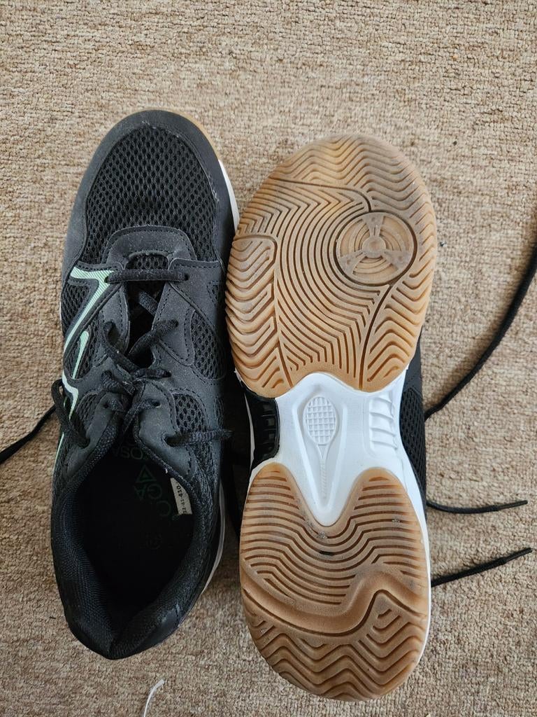 Zaalsport schoenen Osaga maat 41 zwart, Sport en Fitness, Badminton, Ophalen, Zo goed als nieuw, Schoenen