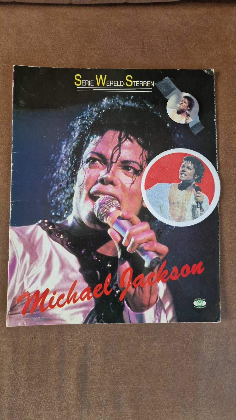 Jaren '80 Michael Jackson Concert Special + Button  & patch, Verzamelen, Verzenden, Gebruikt, Boek, Tijdschrift of Artikel