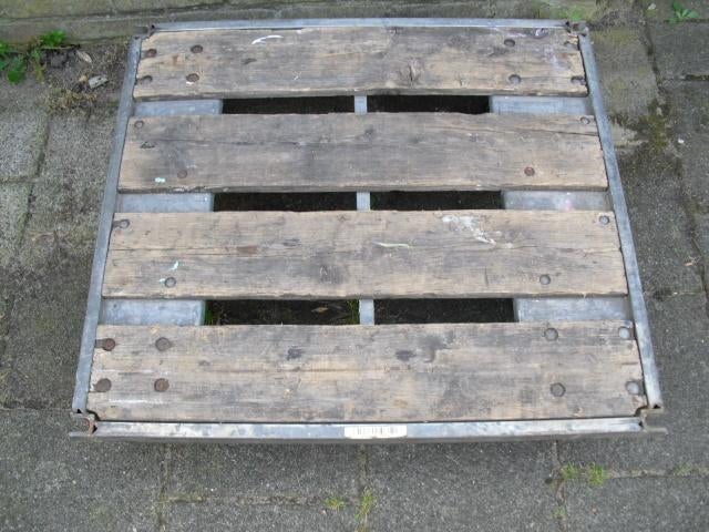 TE KOOP METALEN PALLET VOOR HOUT==STENEN EN METAAL, Ophalen, Minder dan 25 mm, Zo goed als nieuw, Minder dan 200 cm