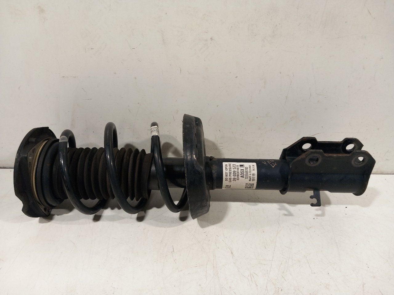 Veerpoot links voor Opel Astra, Onderdelen@venauto.nl, Van der Ven Autorecycling B.V., Gebruikt, Ettenseweg 76, 4706 PB Roosendaal, The Netherlands