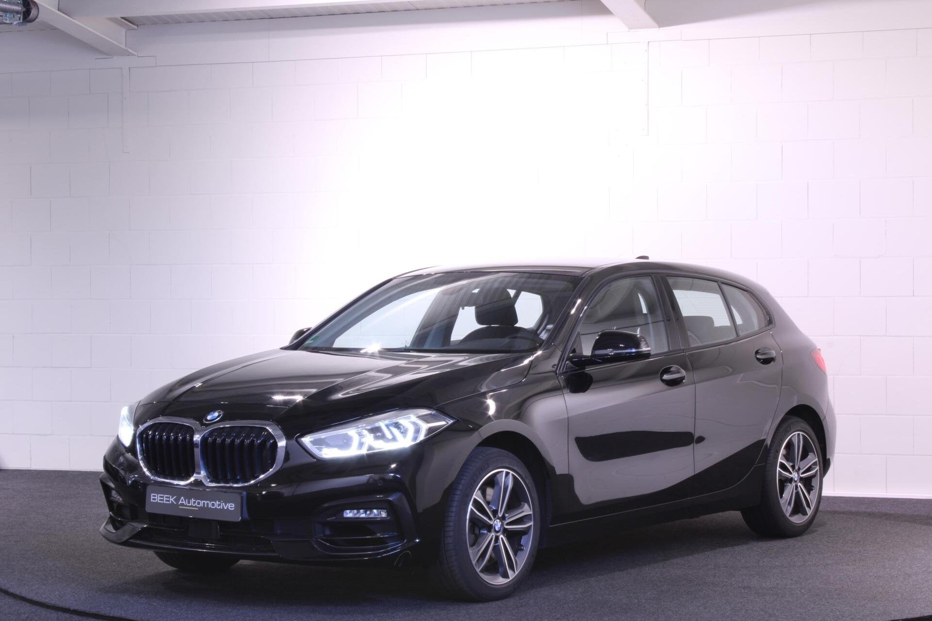 BMW 1-serie 120i Sport Line | PDC | Stoelverwarming | Apple, Auto's, 1998 cc, Gebruikt, Zwart, 4 cilinders