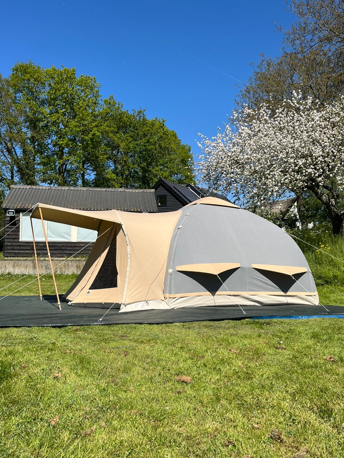 Karsten oppompbare tent 300 Staalgrijs uitstekende staat, Ophalen, Zo goed als nieuw, Tot en met 4