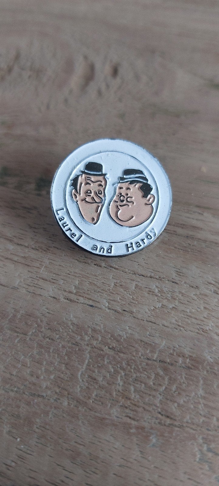 Laurel en Hardy Speldje, Verzamelen, Ophalen of Verzenden, Gebruikt, Figuurtje, Speldje of Pin