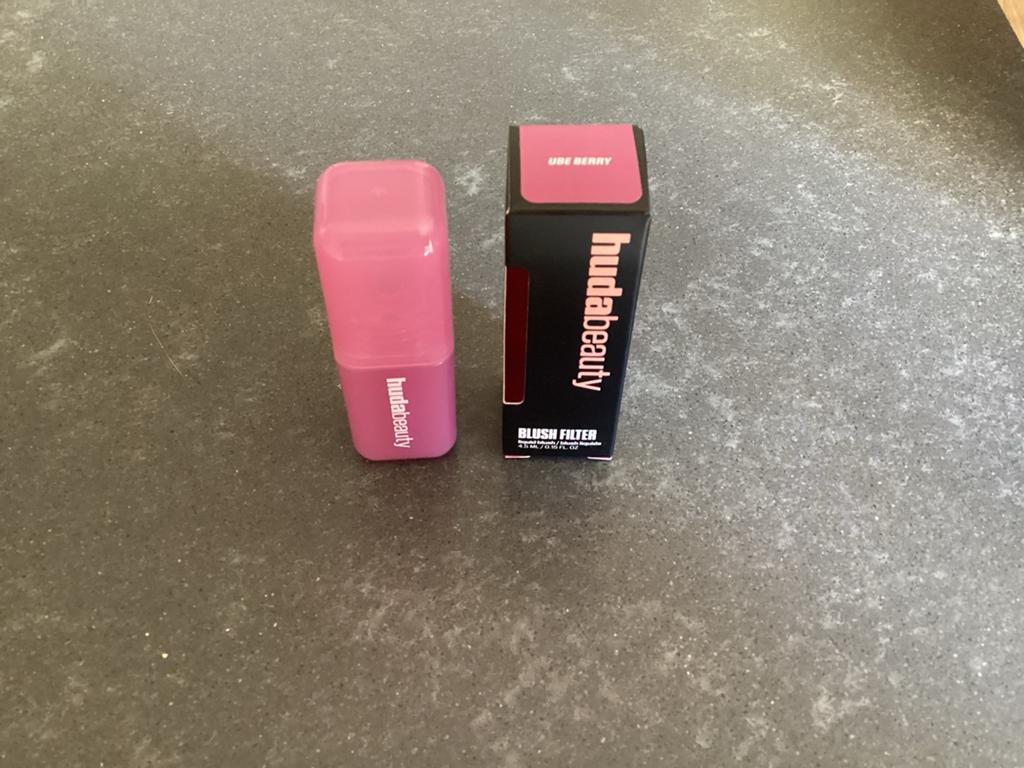 Huda Beauty Blush Filter - Ube Berry (Twee keer gebruikt), Wangen, Paars, Ophalen of Verzenden, Zo goed als nieuw