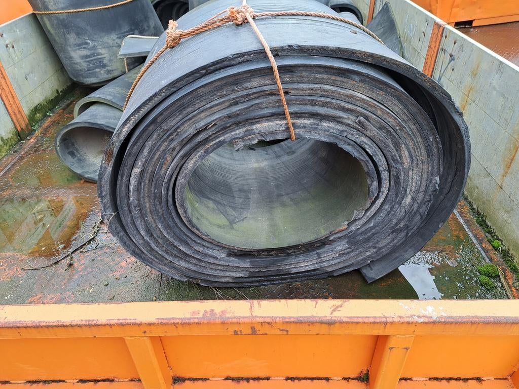 Rubber rollen. Rubber met staalkabel., Doe-het-zelf en Verbouw, Overige Doe-het-zelf en Verbouw, Ophalen of Verzenden