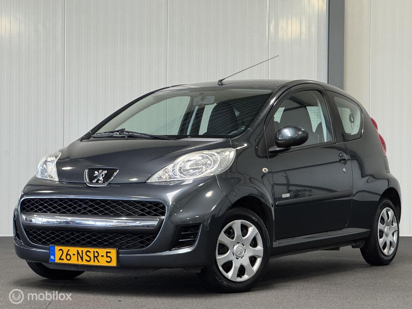 Peugeot 107 1.0-12V Millesim 200 [ NAP 2e eig. airco ], Auto's, Voorwielaandrijving, Euro 5, Metallic lak, 4 stoelen
