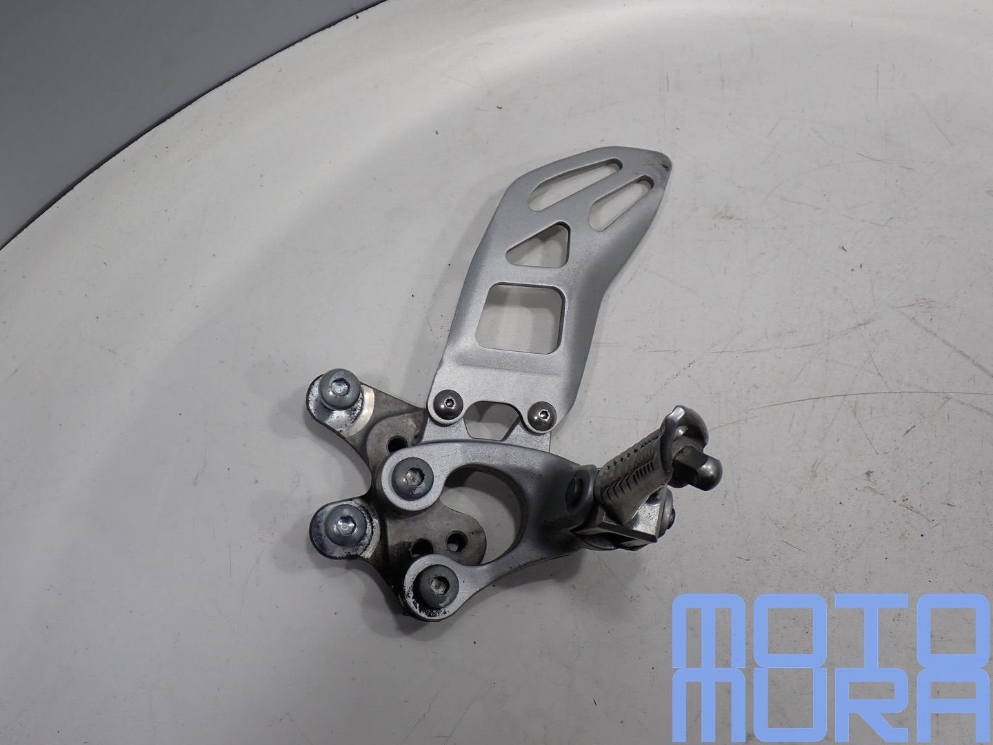 Voetsteun links Suzuki GSXR 600 750 L1 L5 2011 2015 GSX-R, Motoren, Gebruikt, -, -, Ophalen of Verzenden
