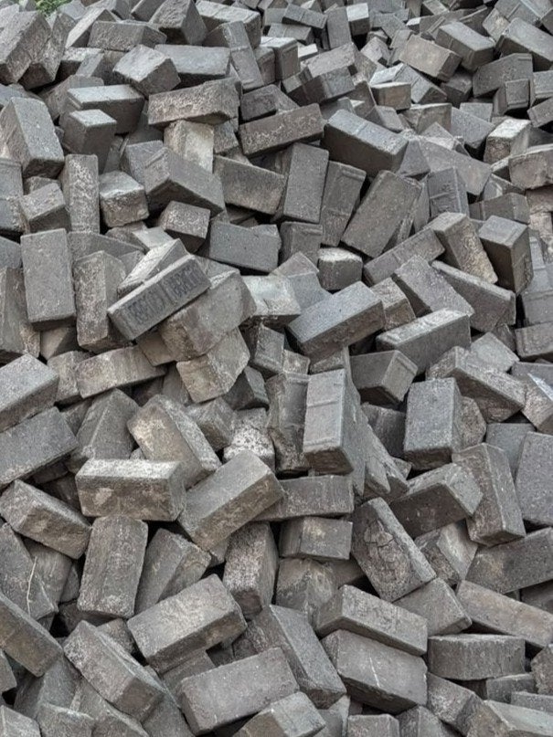 Grote partij gebruikte Betonklinkers, BKK, BSS, Grijs, 8cm, Klinkers, Ophalen of Verzenden, Zo goed als nieuw, 10 m² of meer