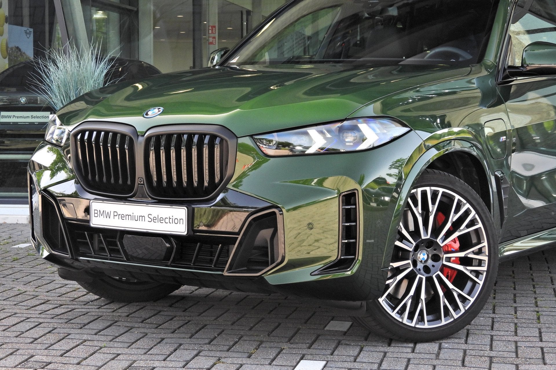 BMW X5 xDrive50e M Sport Automaat / Trekhaak / Panoramadak S, Gebruikt, 2395 kg, Met garantie (alle), Bedrijf