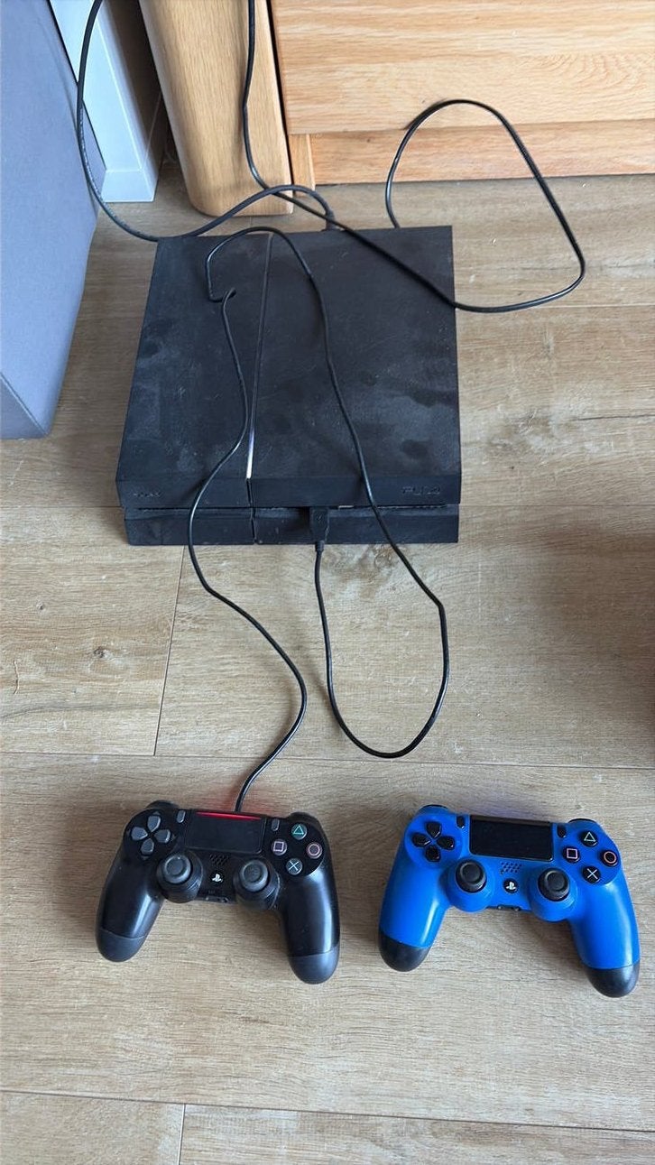 PlayStation 4 bundel: 2 controllers en spellen, Ophalen, Gebruikt, Overige genres, 2 spelers
