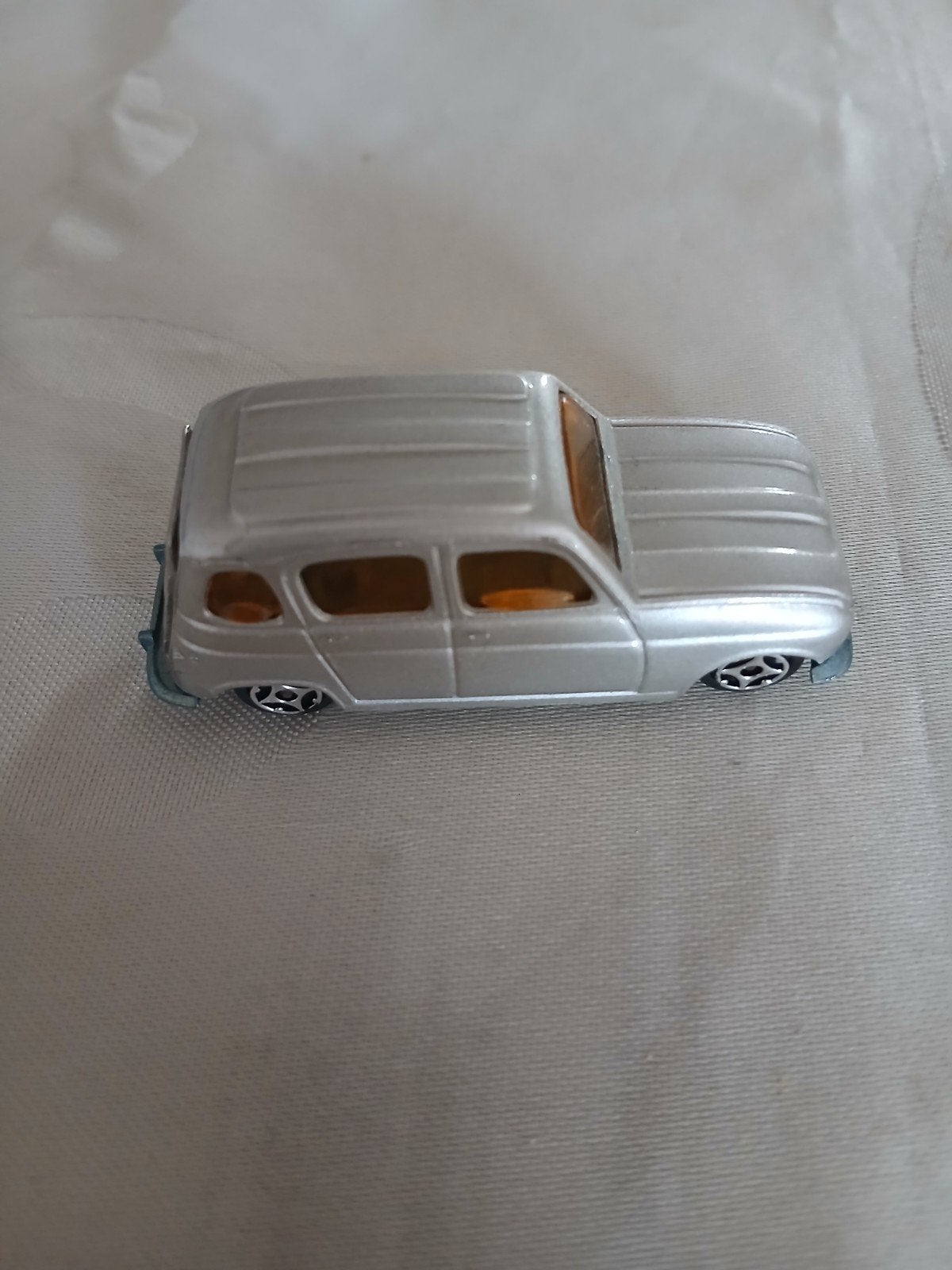 Norev mini jet renault 4 zo goed als nieuw, Hobby en Vrije tijd, Modelauto's | 1:87, Ophalen of Verzenden, Zo goed als nieuw, Bus of Vrachtwagen