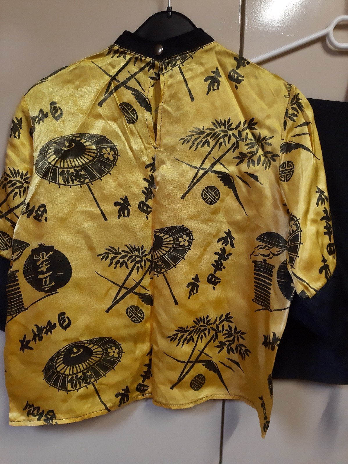 Chinees pakje maat 128 met broek, blouse en 2 hoedjes, Ophalen of Verzenden, Gebruikt, Jongen of Meisje