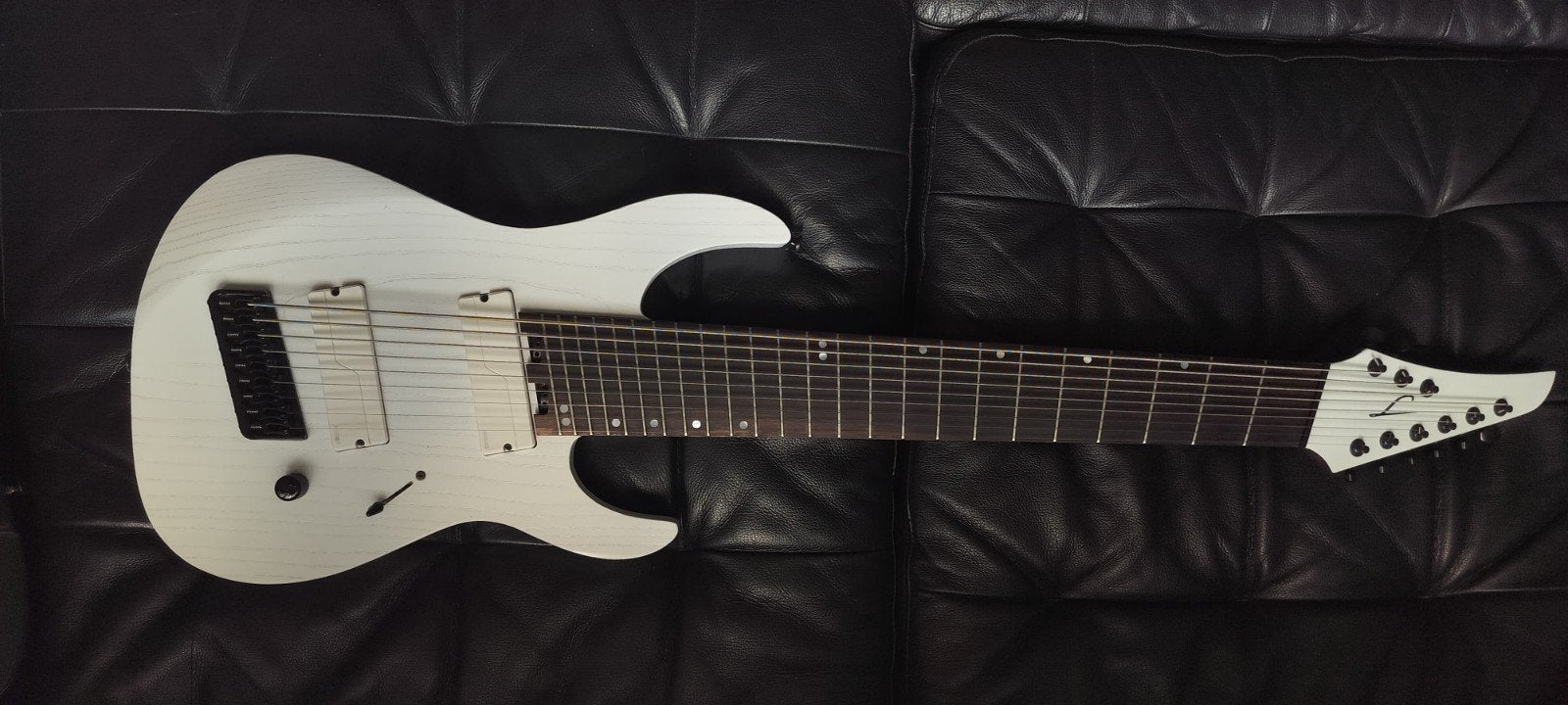 Legator N9FP snowfall 9 snarige gitaar



9 snarige gitaar v, Muziek en Instrumenten, Ophalen, Zo goed als nieuw, Solid body, Overige merken