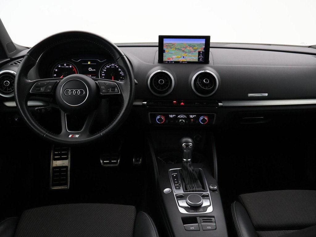Audi A3 Limousine 1.5 TFSI 150PK S-TRONIC S-LINE INTERIEUR+E, Auto's, Audi, Gebruikt, 150 pk, Leder en Stof, Automatische klimaatregeling