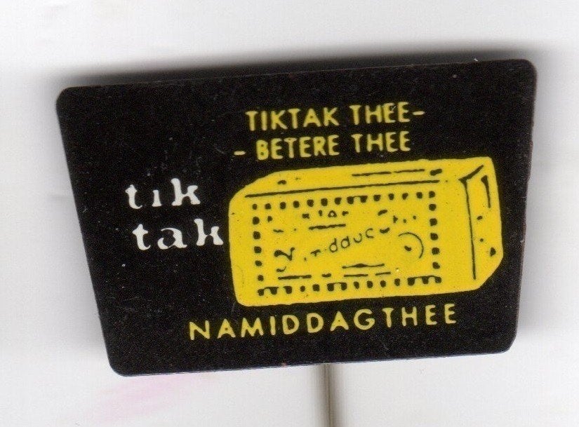 Speldje TIK TAK THEE BETERE THEE NAMIDDAG THEE (A8), Verzamelen, Ophalen of Verzenden, Gebruikt, Overige onderwerpen
