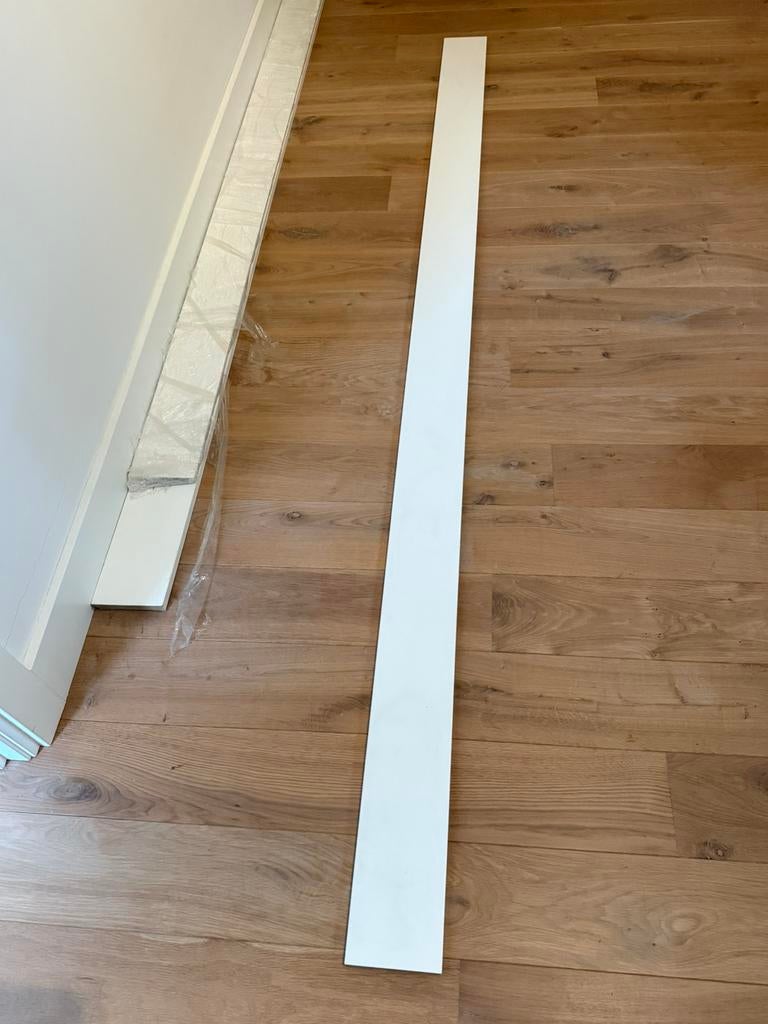 3x Gladde plint - mdf - 18 x 140 mm - RAL9016, Doe-het-zelf en Verbouw, Plinten en Afwerking, Ophalen, Zo goed als nieuw, Mdf