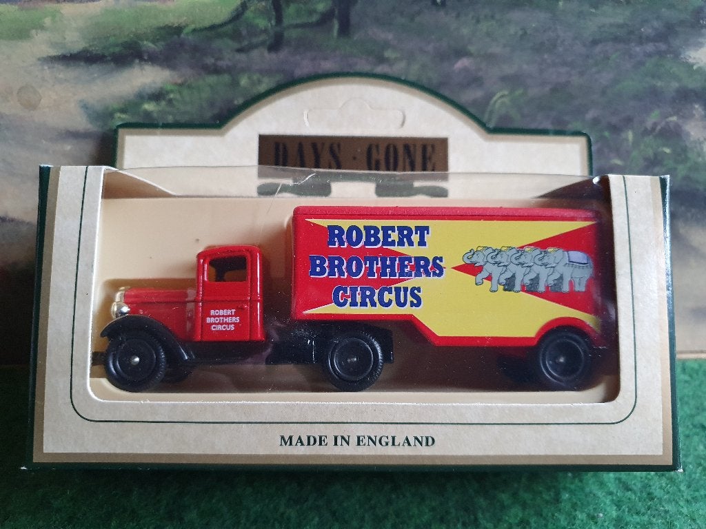 Lledo Days Gone Robert Brothers Circus vrachtwagen, Ophalen of Verzenden, Nieuw, Bus of Vrachtwagen