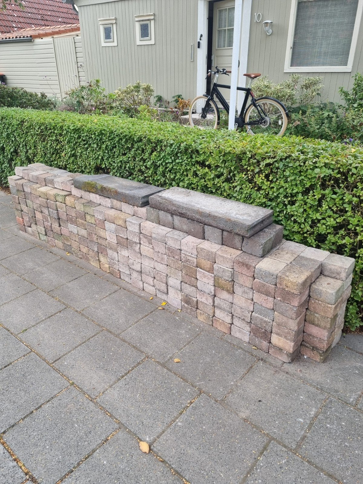 gratis af te halen: klinkers, vierkant en waalformaat assort, Ophalen, Zo goed als nieuw, Beton, Klinkers