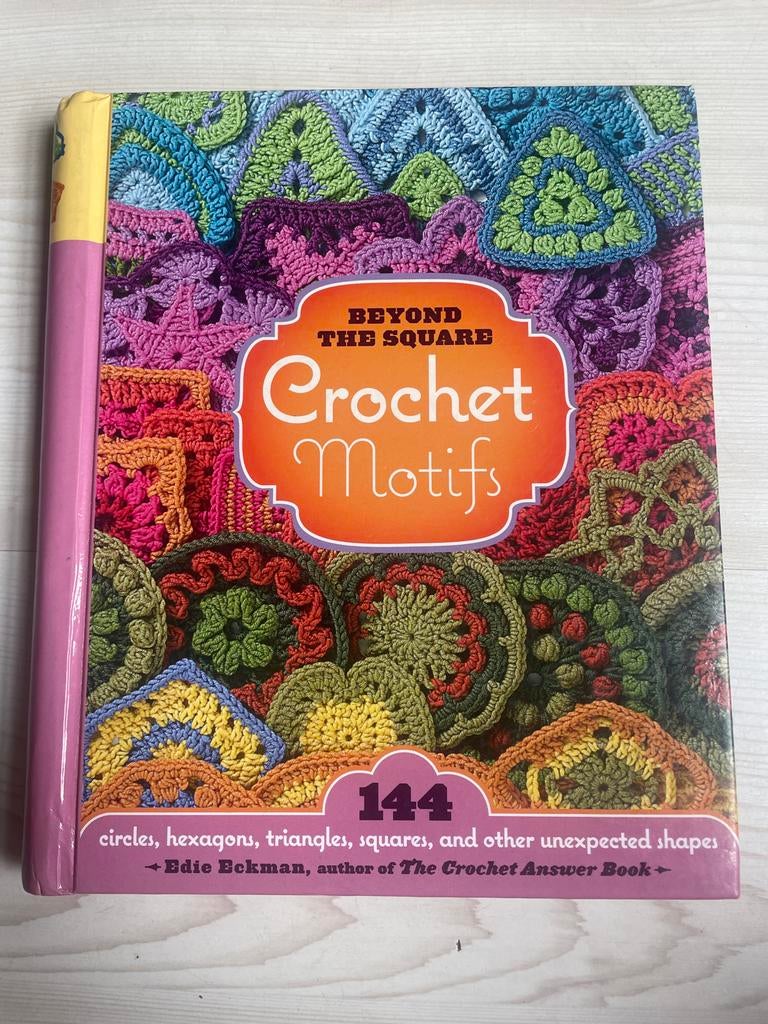 Beyond the Square Crochet Motifs - Haakboek, Ophalen of Verzenden, Zo goed als nieuw, Breien en Haken