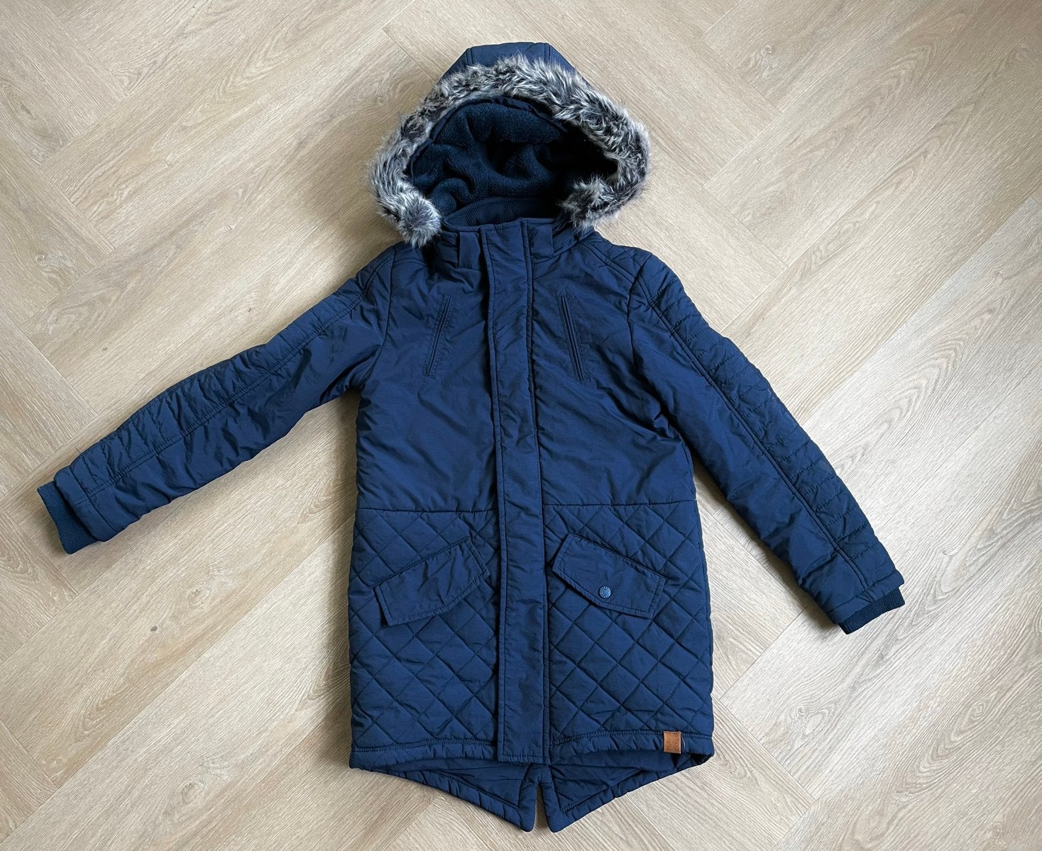 Z8 Donkerblauwe winterjas met capuchon maat 140, Verzenden, Zo goed als nieuw, Jongen, Jas